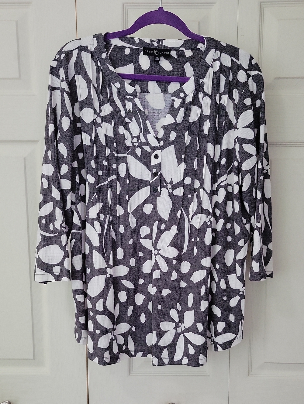 Fred David Black & White Floral Pleated Henley Tunic